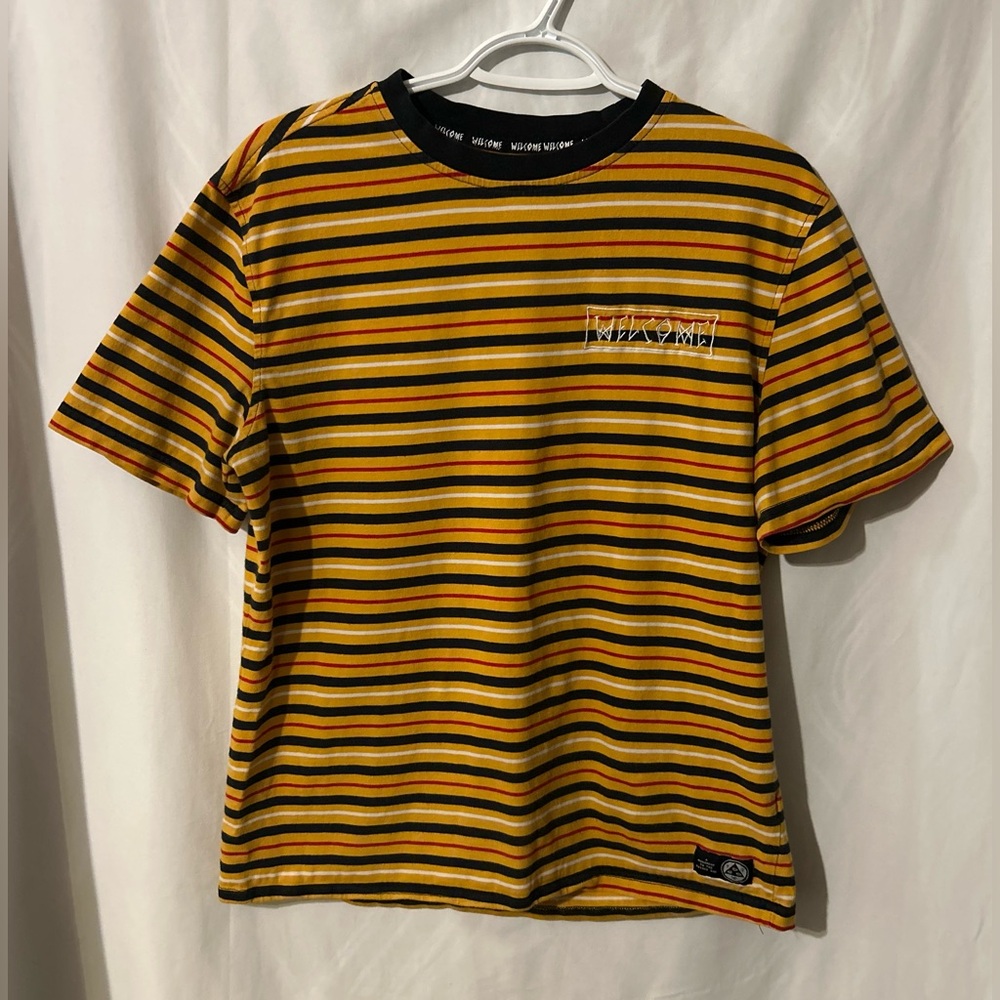 Welcome Men’s Yellow Striped Skater Tee